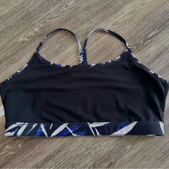 Fabletics Elaine reversible sports bra - Picture 7 of 8